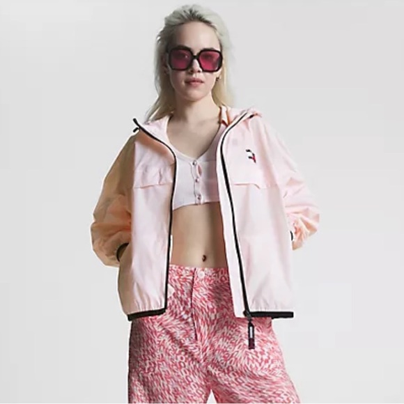 TOMMY JEANS
CHICAGO PACKABLE ZIP WINDBREAKER - Picture 2 of 6